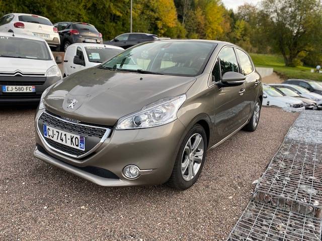 Peugeot 208 - 1.6 E-HDI 92 ALLURE